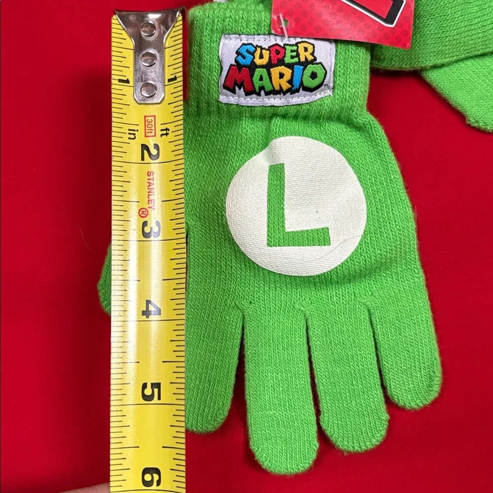 Nintendo Super Mario green Luigi gloves. NWT!